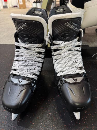 2024 Bauer Supreme Shadow Hockey Skates Regular Width 8.5 (Used)