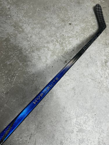 77 Flex Custom P28M Senior Bauer Vapor Hyperlite2 Left Hand Hockey Stick (Used)