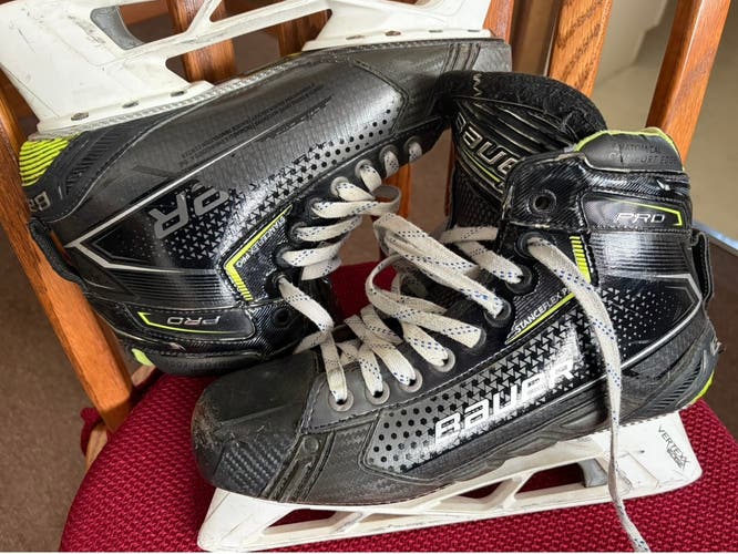 Bauer Pro Hockey Goalie Skates Regular Width 9.5 (Used)