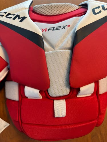 Large/Extra Large CCM YTFlex Goalie Chest Protector (Used)