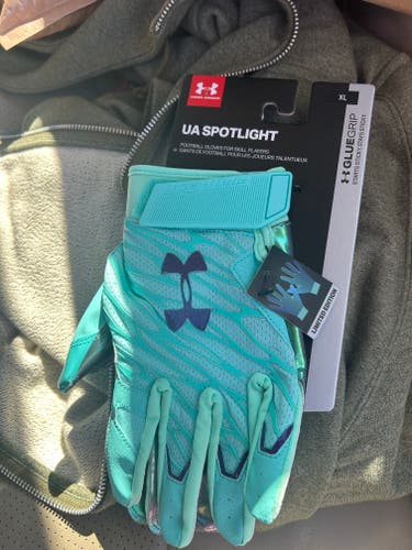 NWT adult XL UA UNDER ARMOUR spotlight ADULT RECEIVER FOOTBALL GLOVES, 1351540-482 SFIA