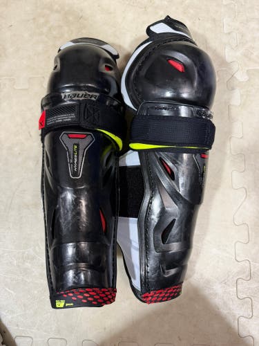 Junior Bauer Vapor Hyperlite 12" Shin Pads (Used)