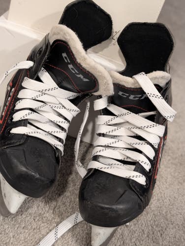 CCM JetSpeed FT340 Hockey Skates Regular Width 10 (Used)