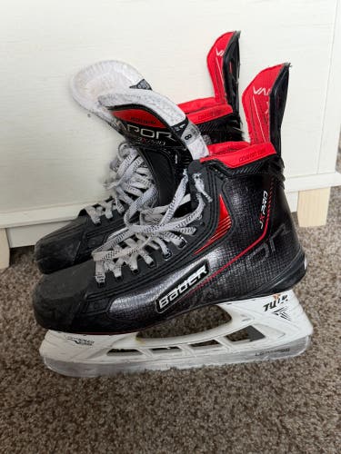 2021 Bauer Vapor 3X Pro Hockey Skates 9 (Used)