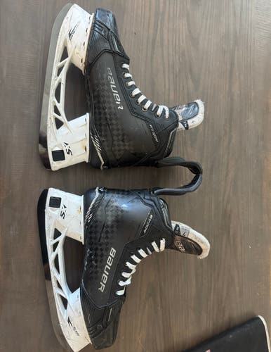 2024 Bauer Supreme Shadow Hockey Skates Regular Width 7 (Used)