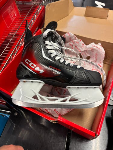 2026 CCM JetSpeed FT860 Hockey Skates Wide Width 7.5 (Used)