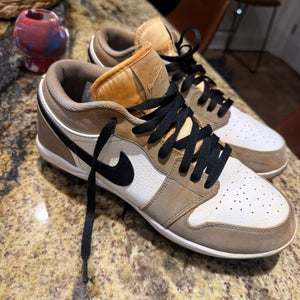 Men's Size M 8.0 (W 9.0) Air Jordan Low Top (Used)
