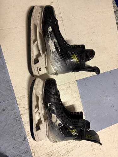 2023 Bauer Vapor Hyperlite 2 Hockey Skates 9 (Used)