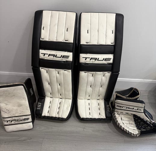 32" True L87 Regular Goalie Full Set (Used)