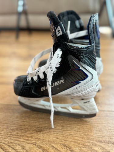 2025 Bauer Vapor Flylite Hockey Skates Regular Width 10.5 (Used)