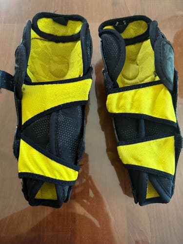 Youth Bauer Supreme S170 10" Shin Pads (Used)