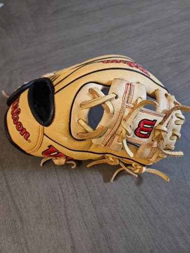 2025 Wilson RH Infield A1000 Baseball Glove 11" (Used)