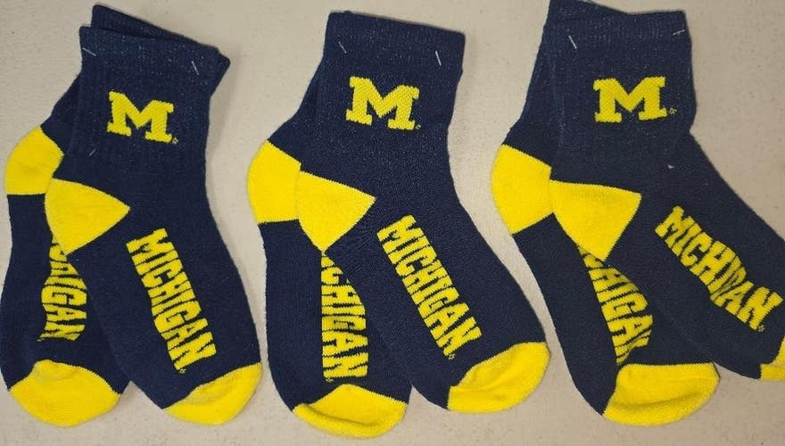 ST17 YOUTH 1-5 NCAA MICHIGAN WOLVERINES Crew Socks Lot of 3 Pair LARGE New