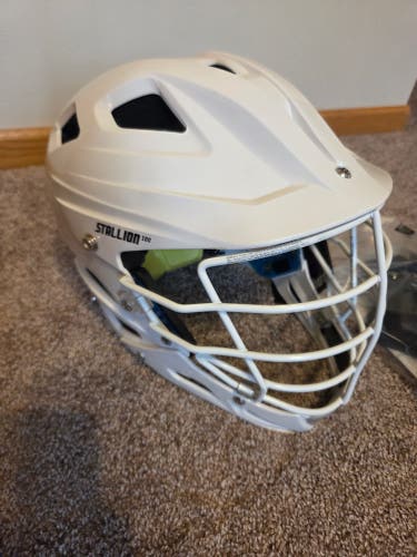 Schutt Helmet (New) stallion 100 youth M/L