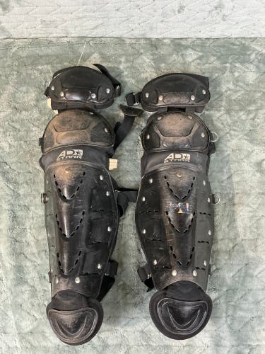 Black Intermediate AD Star Catcher's Leg Guard (Used)