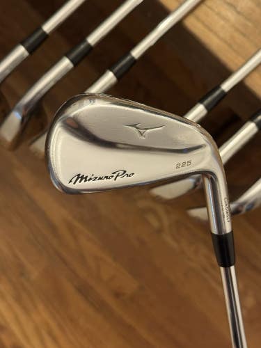 Mizuno Pro 225 Iron Set (4-PW)  Project X 6.0 shafts (stiff)