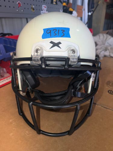 USED XENITH X2E+ YOUTH FOOTBALL HELMET - LARGE - WHITE