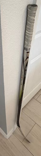 Youth Bauer Vapor Hyperlite 2 Right Handed Hockey Stick P92 Less Than 30 Flex (Used)