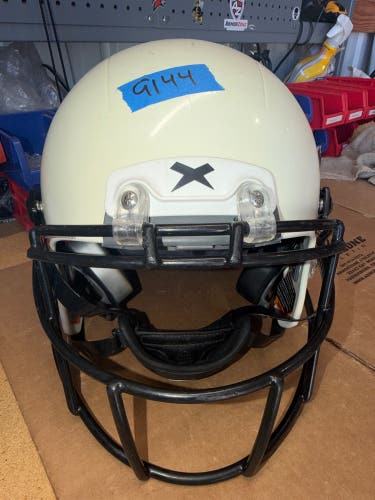 USED XENITH X2E+ YOUTH FOOTBALL HELMET - LARGE - WHITE