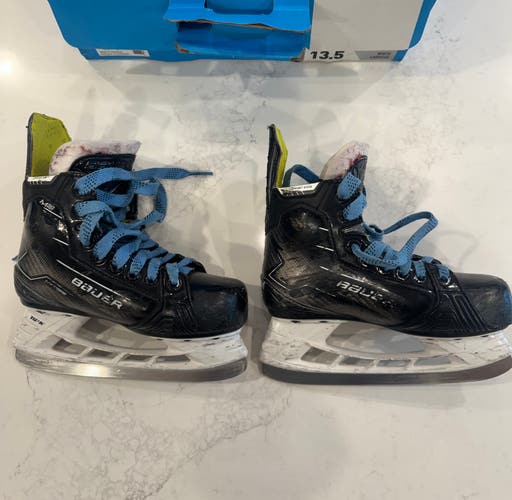 2024 Bauer Supreme M50 Pro Hockey Skates Regular Width 13.5 (Used)