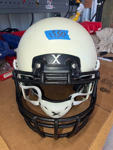 USED XENITH X2E+ YOUTH FOOTBALL HELMET - LARGE - WHITE