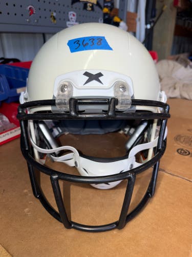 USED XENITH X2E+ YOUTH FOOTBALL HELMET - LARGE - WHITE