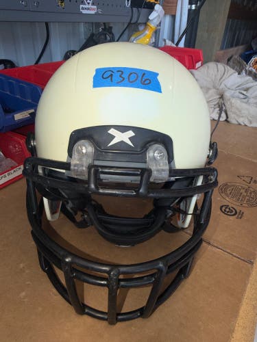USED XENITH X2E+ YOUTH FOOTBALL HELMET - LARGE - WHITE