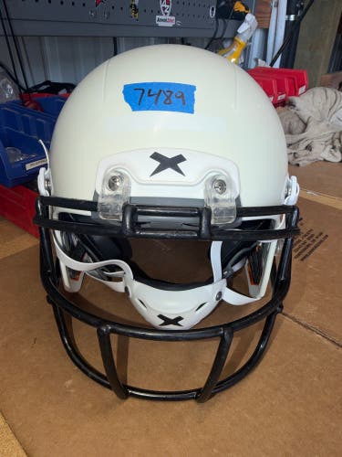 USED XENITH X2E+ YOUTH FOOTBALL HELMET - LARGE - WHITE