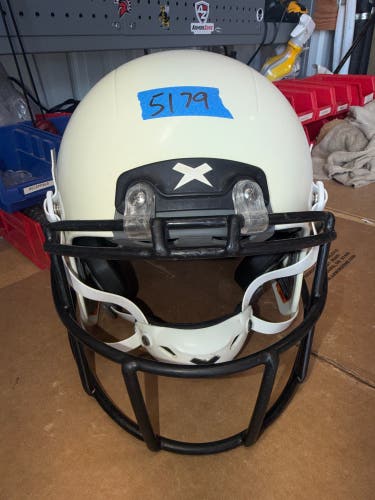 USED XENITH X2E+ YOUTH FOOTBALL HELMET - LARGE - WHITE