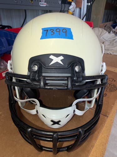 USED XENITH X2E+ YOUTH FOOTBALL HELMET - LARGE - WHITE