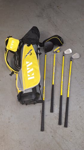 Complete KVV junior set of golf, ages 6 to 8. Very good condition