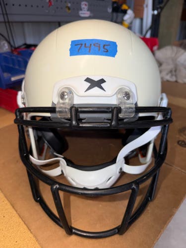 USED XENITH X2E+ YOUTH FOOTBALL HELMET - LARGE - WHITE
