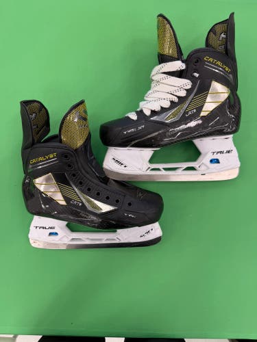 True Catalyst 9 Hockey Skates | Size 6R | Extra Set Of Tongues