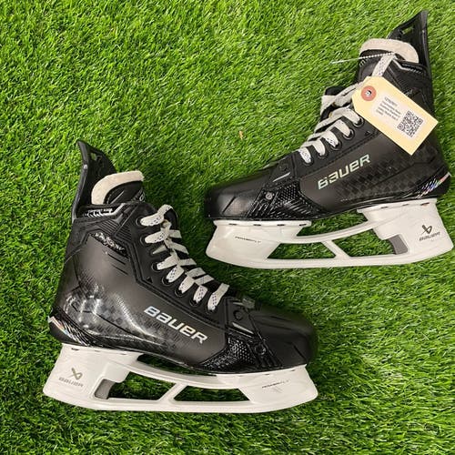 MINT Intermediate Bauer Supreme Shadow Hockey Skates | Size 5 Fit 1