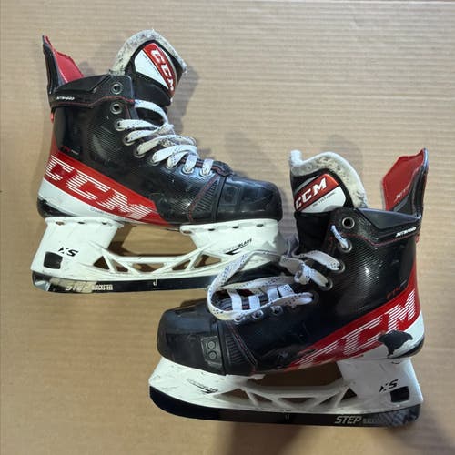 Intermediate CCM JetSpeed FT4 Pro Hockey Skates Size 5 (Used)