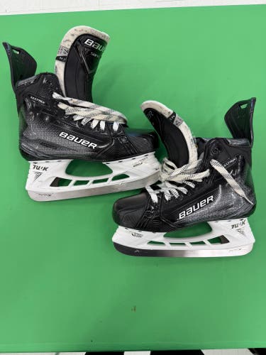 Bauer S24 Supreme Matrix Hockey Skates | Size 7.5 Fit 2 | Mint Condition