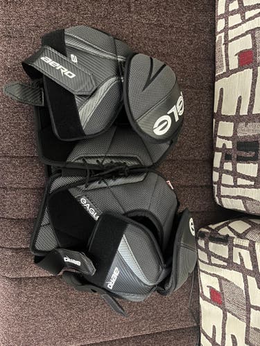 Men's Small Senior Eagle Aero Shoulder Pads (Used)