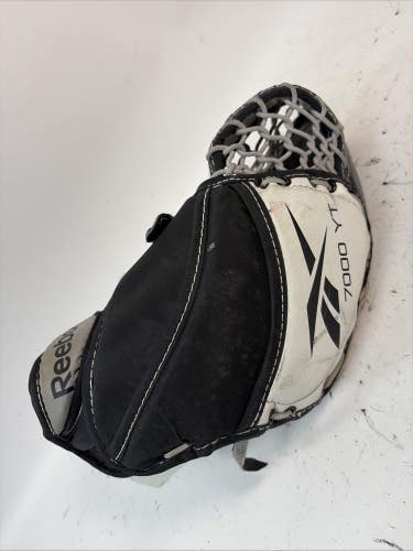Reebok 7000 YT Hockey Goalie Glove, Right Hand Catch, Youth Size