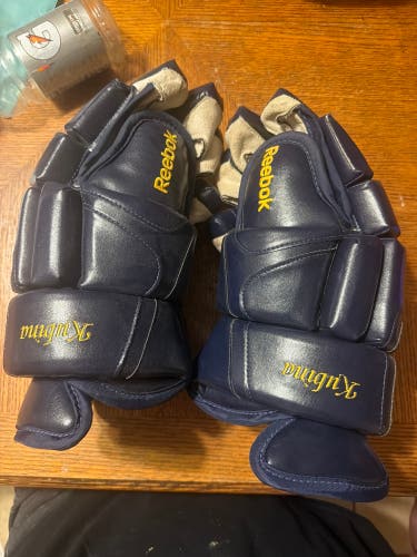 Reebok 4-Roll Ultra Gloves 16" Pro Stock (Used)