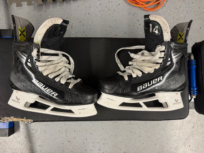 2023 Bauer Vapor Hyperlite 2 Hockey Skates 9 (Used)