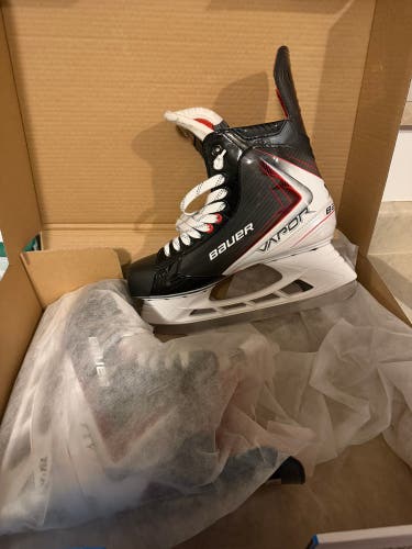 2025 Bauer Vapor Fly30 Hockey Skates Regular Width 11.5 (Used)