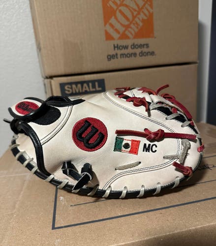 Used Right Hand Throw 34" A2000 Catcher’s Glove