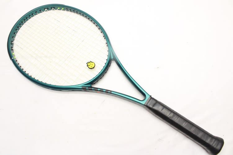 WILSON BLADE 100UL VER 9 TENNIS RACQUET (4 1/4) AUTHORIZED WILSON DEALER DEMO