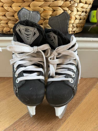 Easton Synergy EQ Hockey Skates 8 (Used)