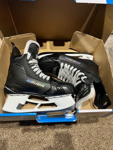 Black 2024 Bauer Supreme Shadow Hockey Skates Wide Width 7 (Used)