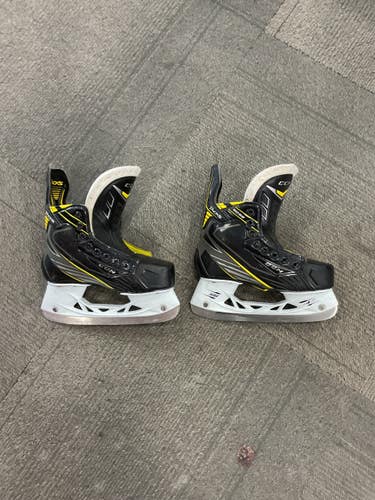 Used CCM TACKS 5092 Junior Hockey Skate Junior 02 11614-S000244453