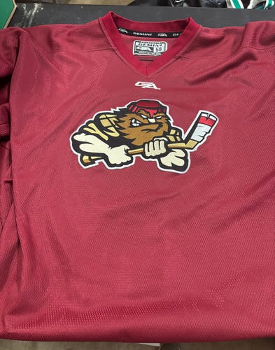 Muskegon Lumberjacks  XL Men's Jersey (Used) Maroon
