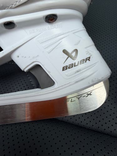 2021 Bauer Vapor Hyperlite Hockey Skates Size 4 (Used)