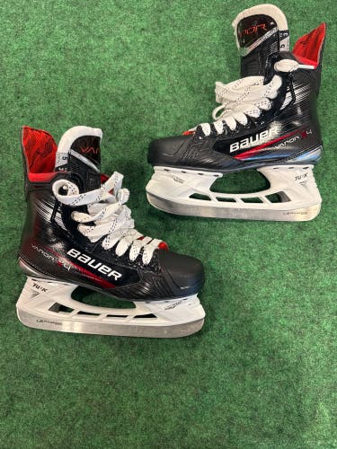 Intermediate Bauer Vapor X4 Hockey Skates (Fit 3) Size 5 (Used)