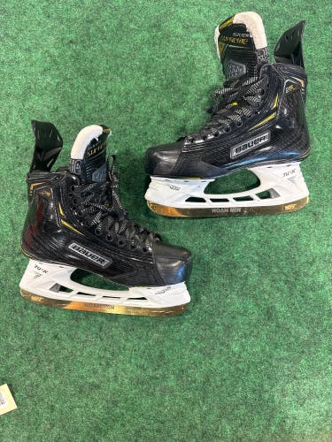 Junior Bauer Supreme 2S Pro Hockey Skates (Regular) Size 4 (Used)
